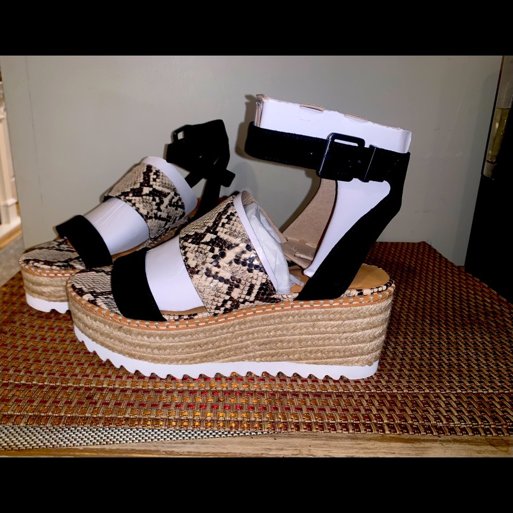 Crown vintage  new never worn  sandals size 8